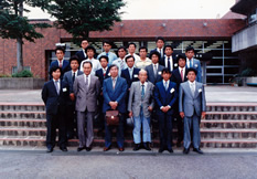 東風庭園研究会会員のみなさんとの記念写真